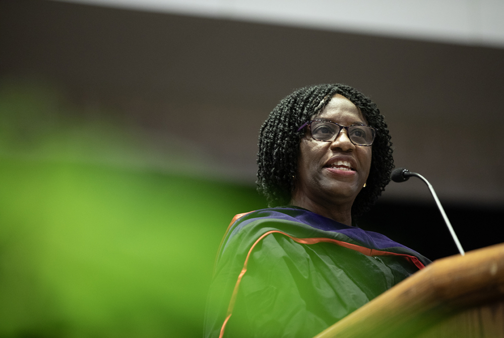 Faculty speaker Winnie Taylor