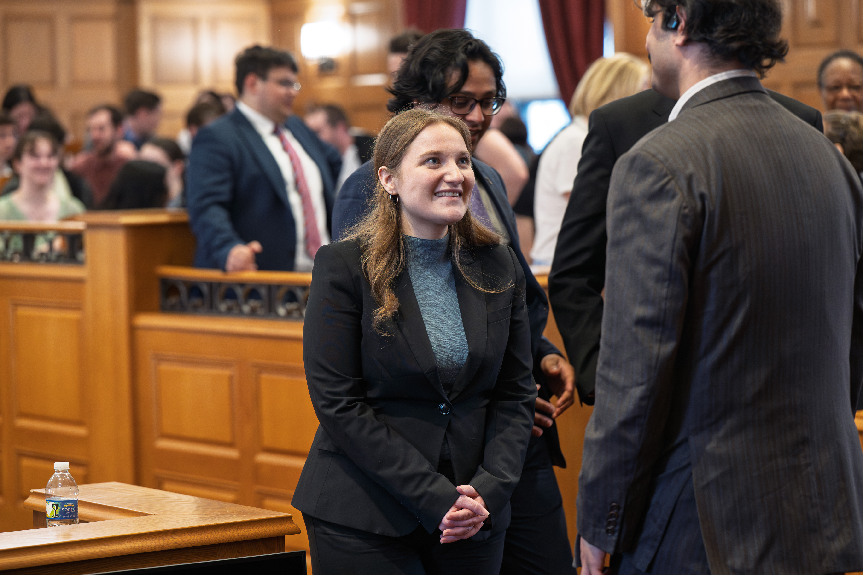 Moot Court Chancellor, Paige Hoss ‘27, congratulates the 2026 Langfan Champion, Vighnesh Mehrotra ‘28.