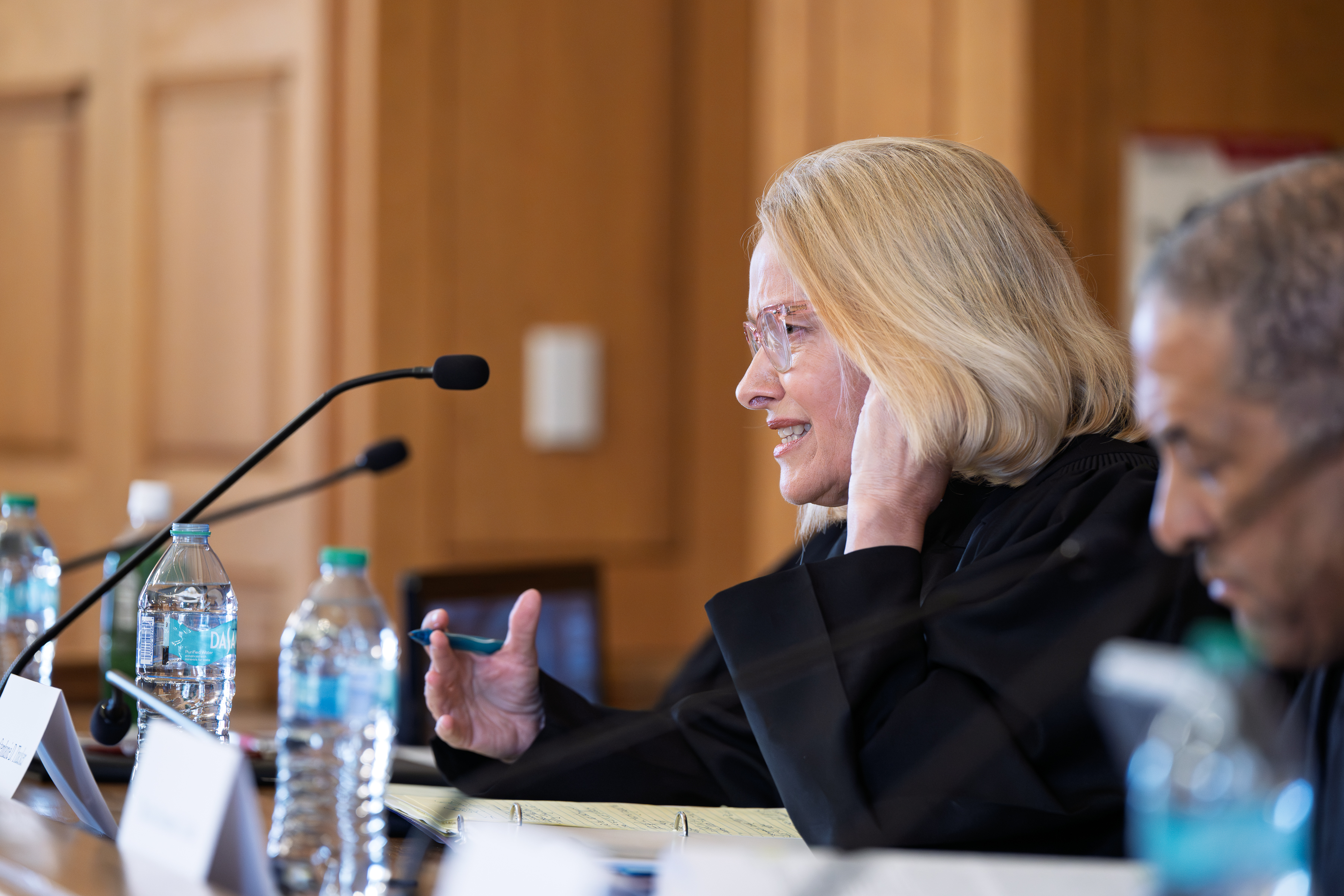The Hon. Stephanie Thacker asks questions during competitors’ oral arguments.